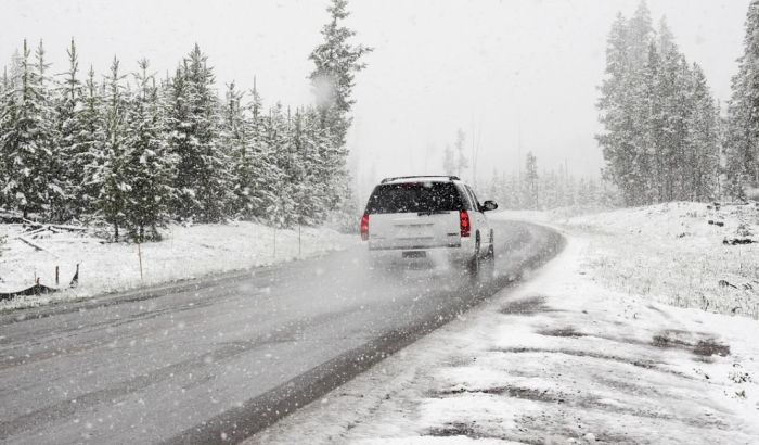 AMSS: Oprez zbog slabog snega u višim krajevima