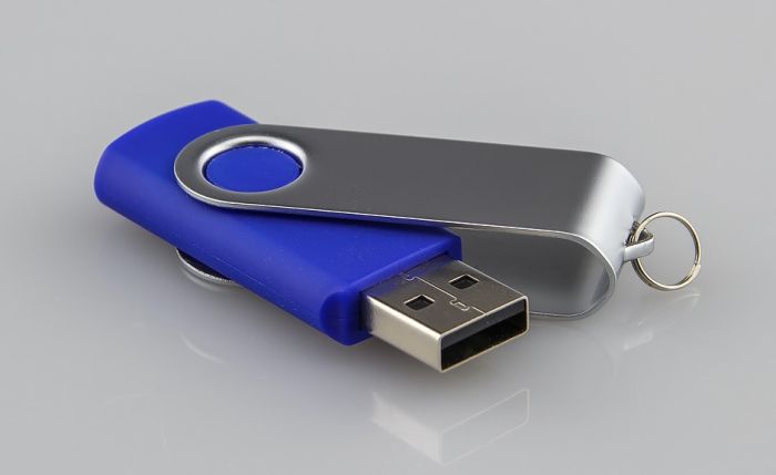 FOTO: Običan USB stik prodavali kao štit od 5G mreže