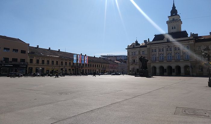 FOTO: Drugi dan vanrednog stanja u Novom Sadu obeležilo manje građana na ulicama