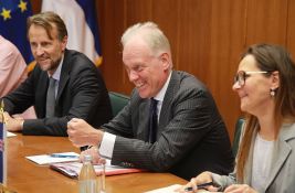  Zvaničnik Evropske komisije u Beogradu: EU svesna ozbiljnosti situacije u Srbiji 