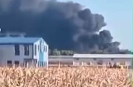 FOTO, VIDEO Gori industrijska hala u Adi: Vatrogasci na terenu