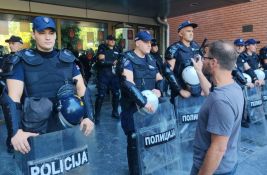 Akademske mreže: Zahtevamo momentalno povlačenje policije sa Filozofskog fakulteta