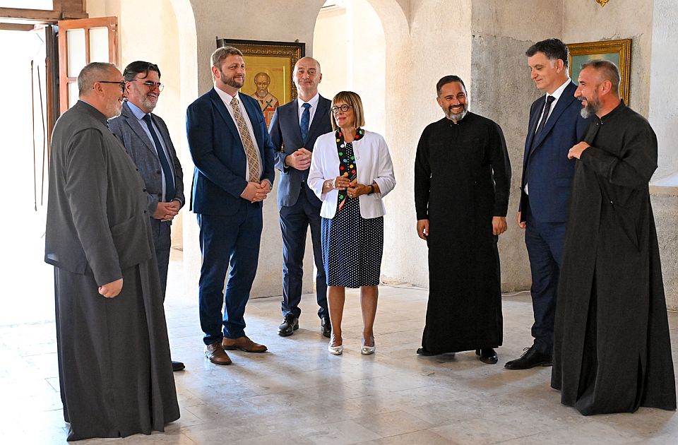 Vlada Vojvodine će dati novac za obnovu Crkve Svetog Save u Tivtu
