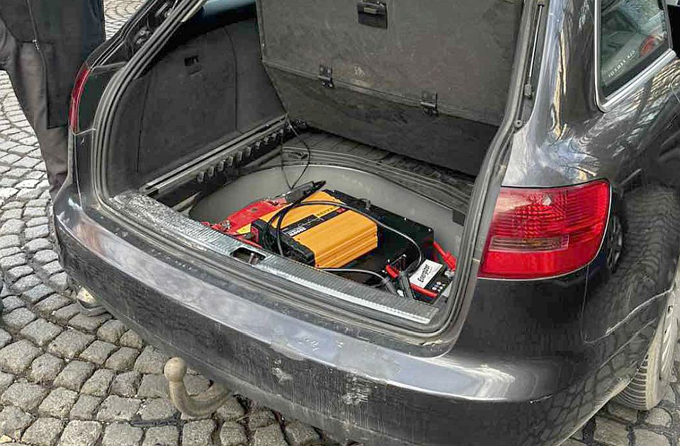 Uhapšena dvojica Kineza zbog prevare s platnim karticama građana Srbije