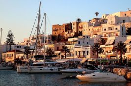 Grčka: Nova odluka o turistima koji se na letovanju zaraze koronom
