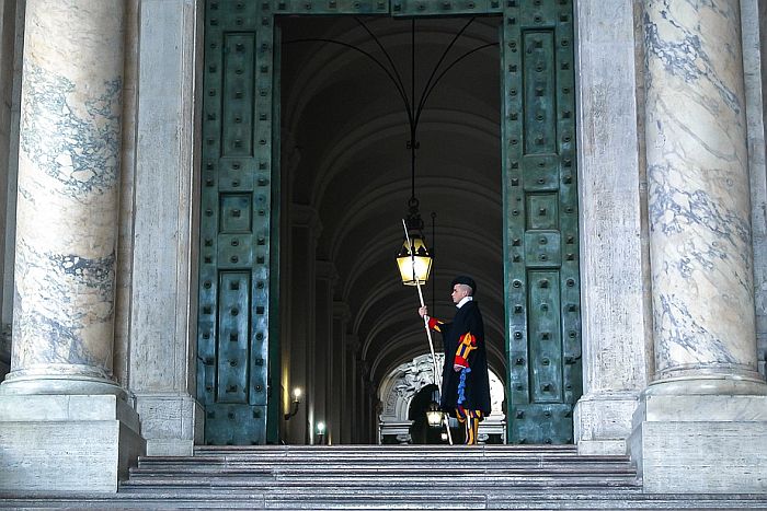 Vatikanski muzej ograničava broj posetilaca jer ljudi padaju u nesvest 
