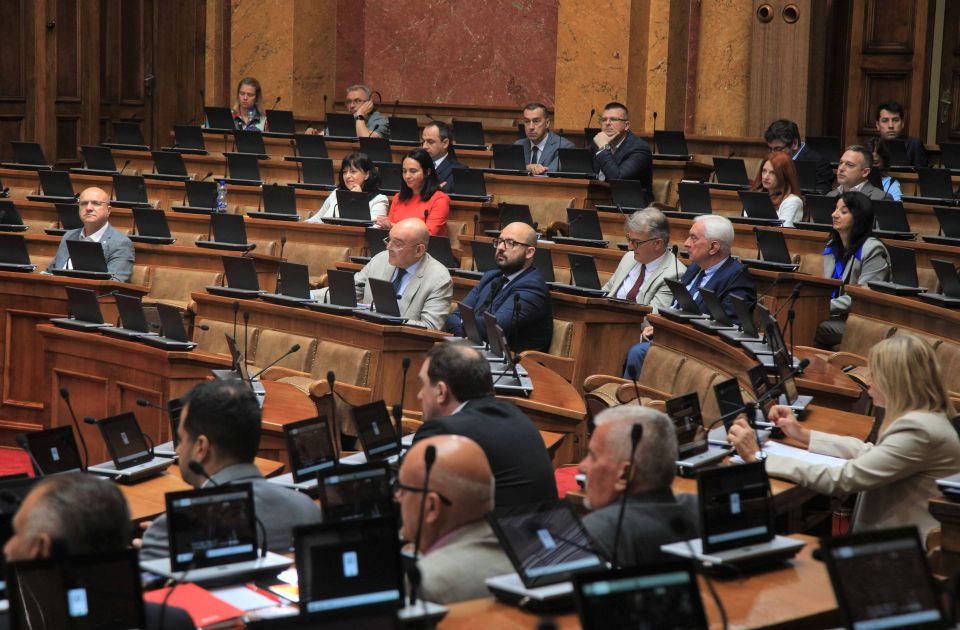 Poslanici Skupštine Srbije i danas zasedaju vanredno, na dnevnom redu i zakon o presađivanju organa