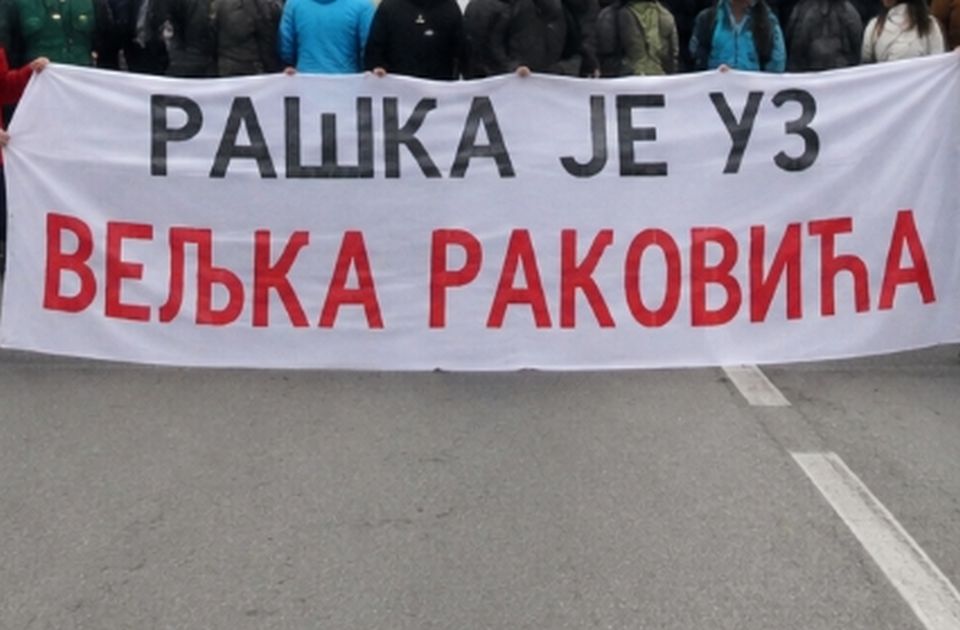 Građani u Raški blokirali saobraćaj u znak podrške uhapšenom aktivisti Veljku Rakoviću