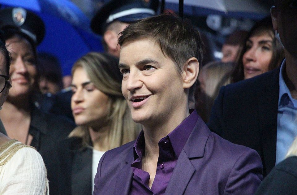 Brnabić: Vučić svaki dan najlepše ispumpava blokadere jer ne govori ružne reči
