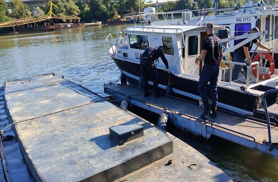 FOTO: Sprečen pokušaj krijumčarenja osam tona nafte preko Dunava, zaplenjena barža