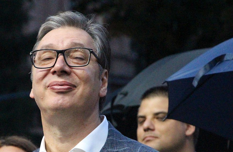 Vučić priča strancima da demonstranti dobijaju 30 evra dnevno - samo za hranu Vučić priča strancima da demonstranti dobijaju 30 evra dnevno - samo za hranu