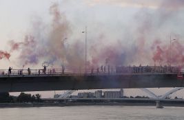 Policija saslušava novosadske aktiviste zbog dimne zavese na Varadinskom mostu tokom protesta