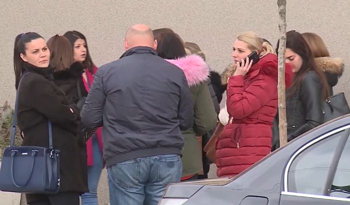 FOTO: Žene u Brusu dale podršku Jutki, pojedine priznaju da su morale da dođu