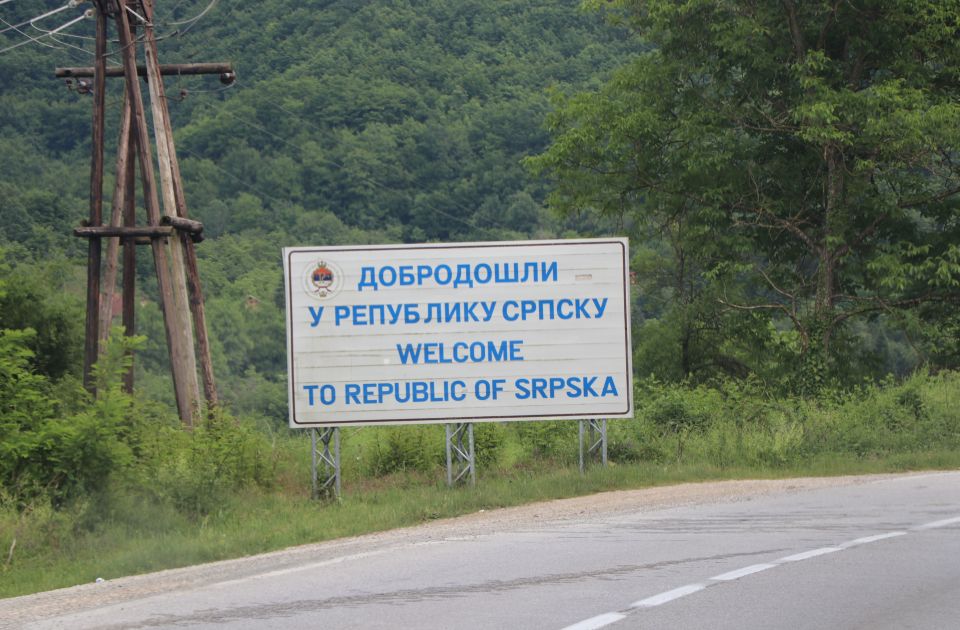 Kada je visoki predstavnik u BiH 1999. smenio predsednika Republike Srpske, Dodik je podržao smenu Kada je visoki predstavnik u BiH 1999. smenio predsednika Republike Srpske, Dodik je podržao smenu
