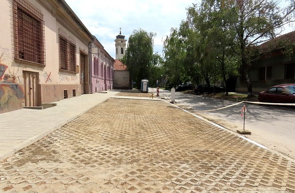 Završena obnova parkinga u Almaškoj i Temerinskoj ulici Završena obnova parkinga u Almaškoj i Temerinskoj ulici