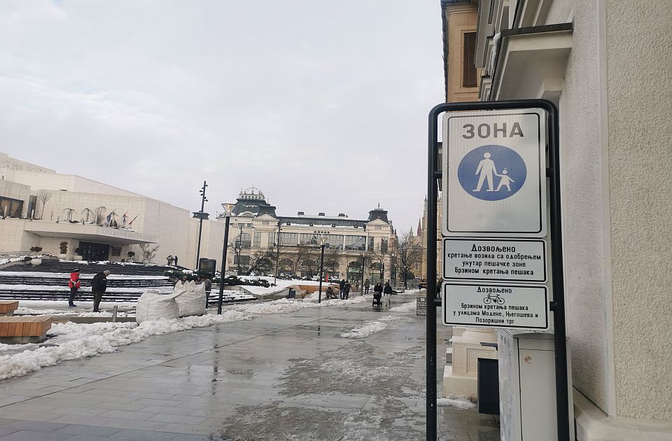 FOTO: Biciklisti će moći da voze i kroz pešačku zonu na Pozorišnom trgu