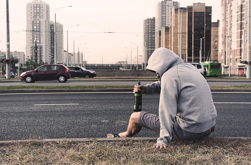 Psiholozi: Mladi su emotivno ispražnjeni pa se zato odaju alkoholu