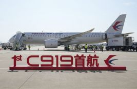 VIDEO: Prvi kineski putnički avion domaće proizvodnje obavio prvi let