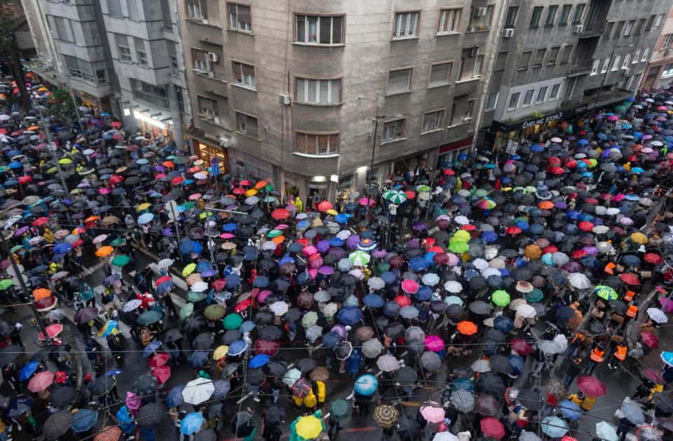 Koliko je bilo ljudi na mitingu SNS, a koliko na "Srbija protiv nasilja"?
