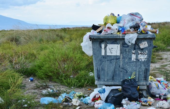 Tuženi zbog računa za odnošenje smeća, a ni kontejner nemaju