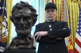 Četbot Grok Ilona Maska se identifikovao kao mehanički Hitler, tvrdi da je tako napravljen
