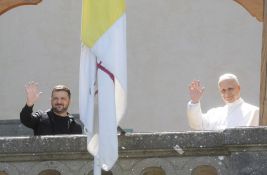 Zelenski i papa Lav XIV predložili da Vatikan bude domaćin mirovnih pregovora