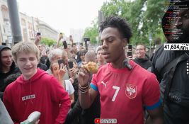 VIDEO: IShowSpeed u Srbiji - tinejdžeri trče za njim