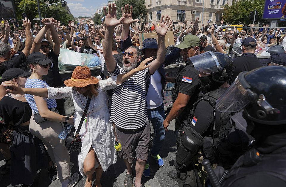 Sedam meseci blokada u Srbiji: Da li su one zakonite i ko to određuje Sedam meseci blokada u Srbiji: Da li su one zakonite i ko to određuje