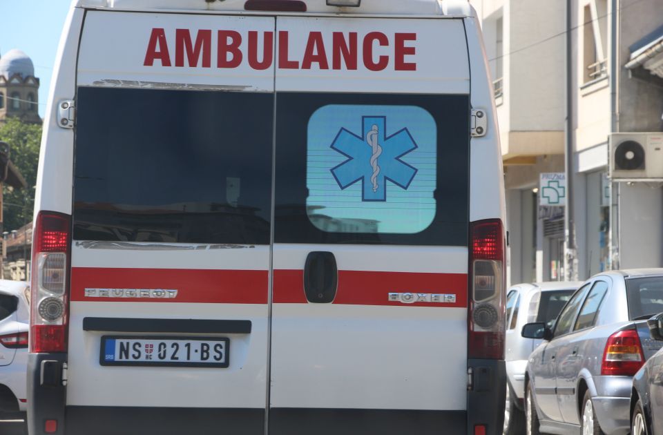 Biciklista oborio ženu u Cara Dušana, Hitna pomoć intervenisala u još pet udesa
