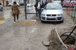 Grad reagovao nakon pisanja 021.rs: Biće rešen problem neuređene površine u blizini centra