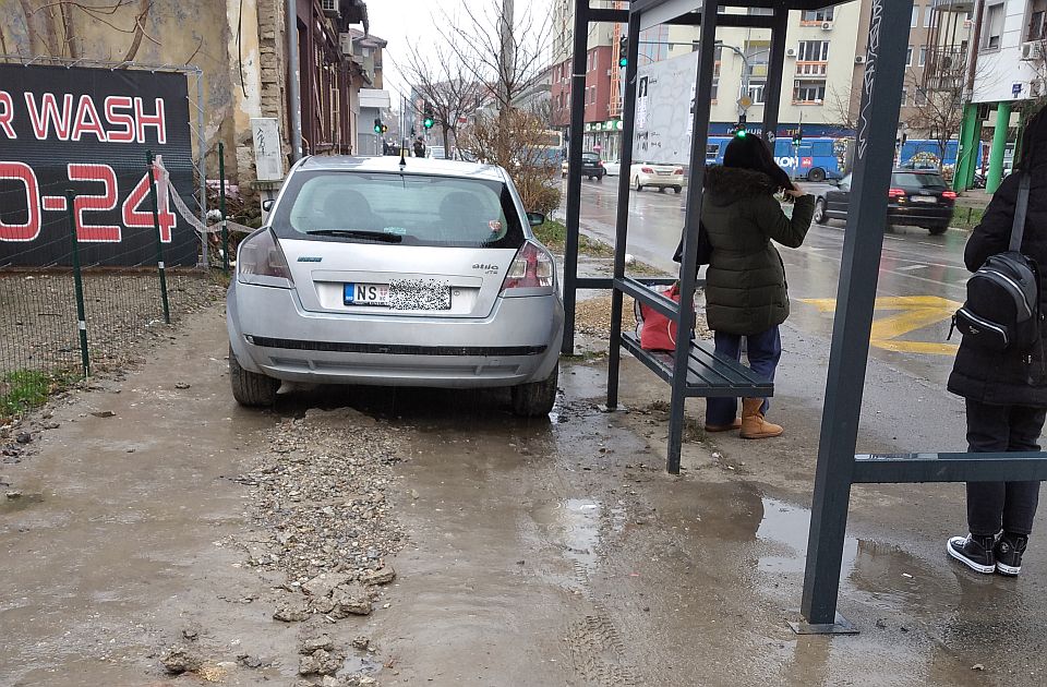 FOTO Novosađanka piše: Ovako izgleda autobusko stajalište - dve stanice od centra