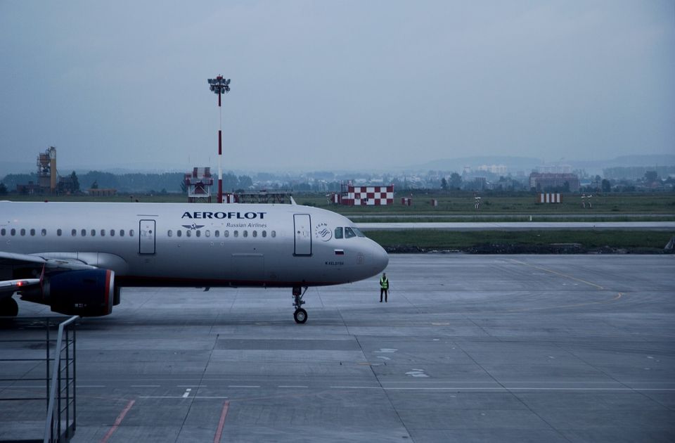 Ruski putnički avion prinudno sleteo zbog zagorele kaše