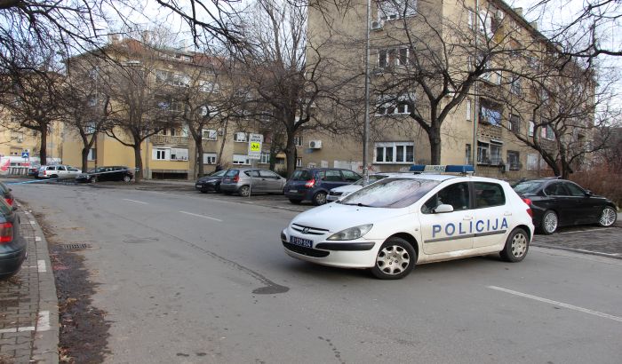 FOTO: Deo Grbavice jutros bio zatvoren zbog uviđaja nakon eksplozije automobila