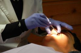 Na današnji dan: Počeo talas štrajkova zbog pokradenih izbora, umrli Bris Taton i Isidora Žabeljan