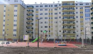 FOTO, VIDEO: Počelo useljavanje u prve stanove za bezbednjake na Jugovićevu