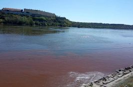 FOTO: Dunav u Novom Sadu ponovo crven