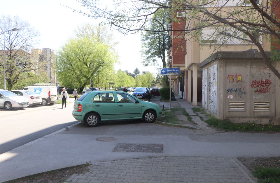 FOTO: Limanci zbunjeni odnošenjem vozila - ima li u svemu "znakova pored puta"?