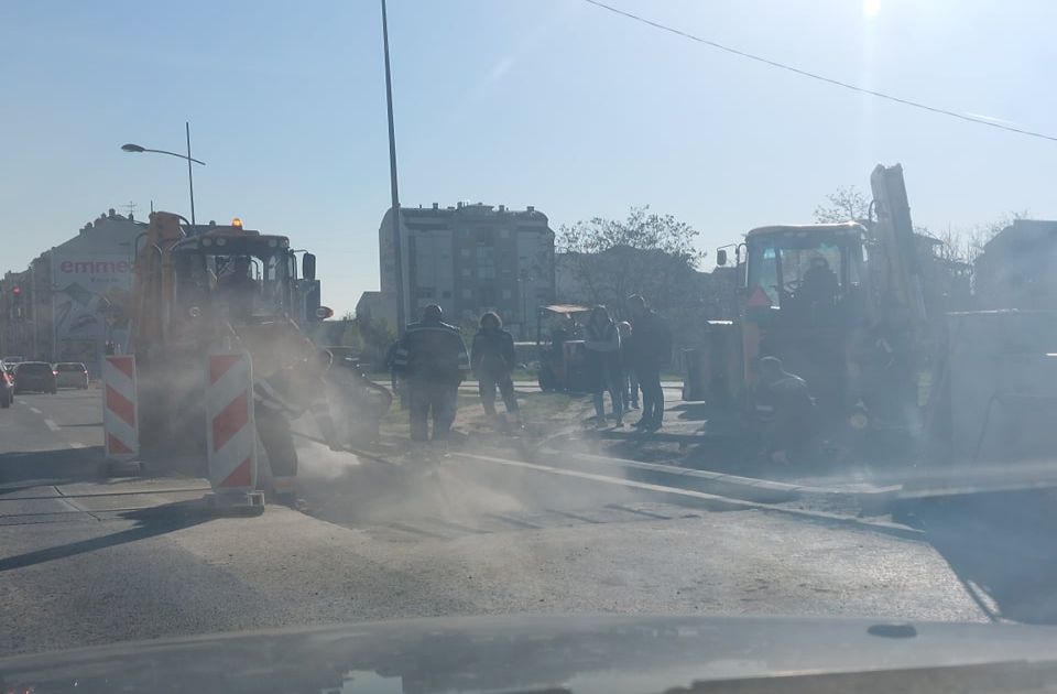 FOTO: Manje saobraćajne gužve na Novom naselju zbog uklanjanja pružnog prelaza