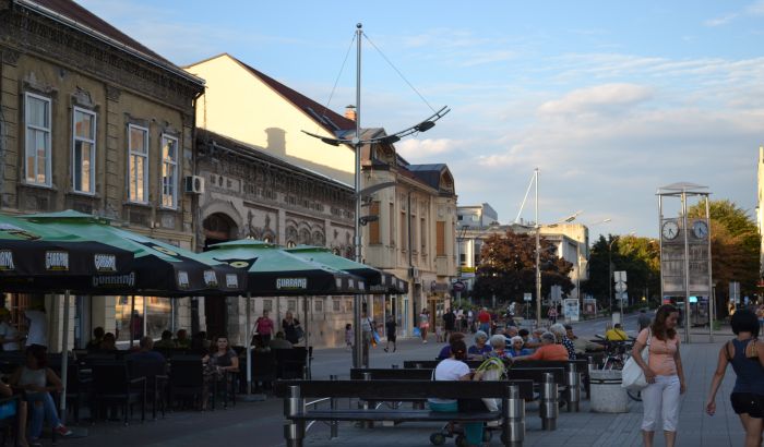 Sremska Mitrovica: Skraćeno radno vreme kafića, nema glasne muzike i pušenja, ograničeno i točenje alkohola