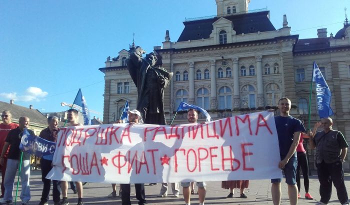 FOTO: Stotinak Novosađana podržalo radnike koji se štrajkom bore za egzistenciju