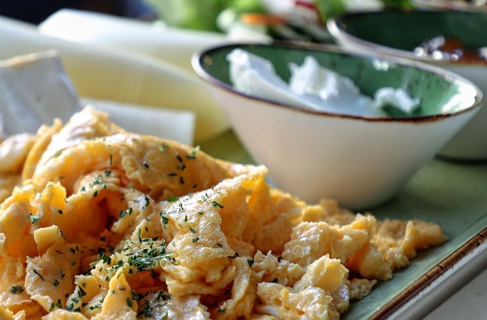 Jednostavan trik za nakremastiju kajganu