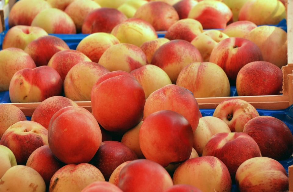 Crna Gora: U voću iz Srbije nije bilo zabranjenog pesticida, nego veća količina dozvoljenog