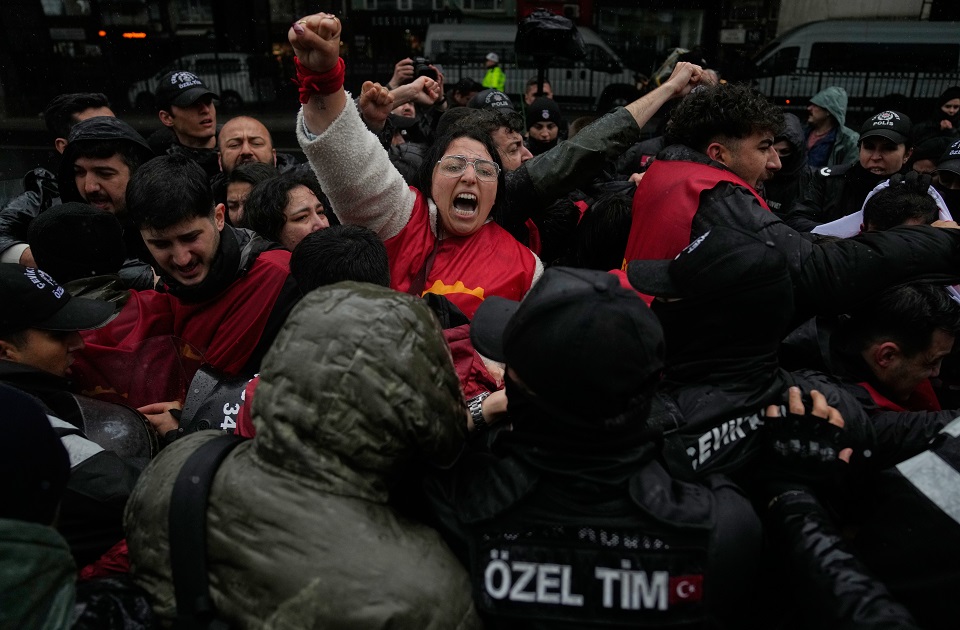 U Istanbulu pušteno više od 500 uhapšenih demonstranata na prvomajskom skupu