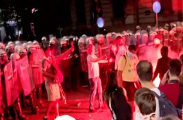VIDEO Pogledajte snimke incidenata iz Beograda - sukob okupljenih sa policijom
