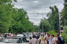 FOTO, VIDEO: Novosađani krenuli za Beograd na Vidovdanski protest