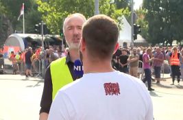 Policija iz Pionirskog parka udaljila osobu koja je provocirala i uznemiravala novinare