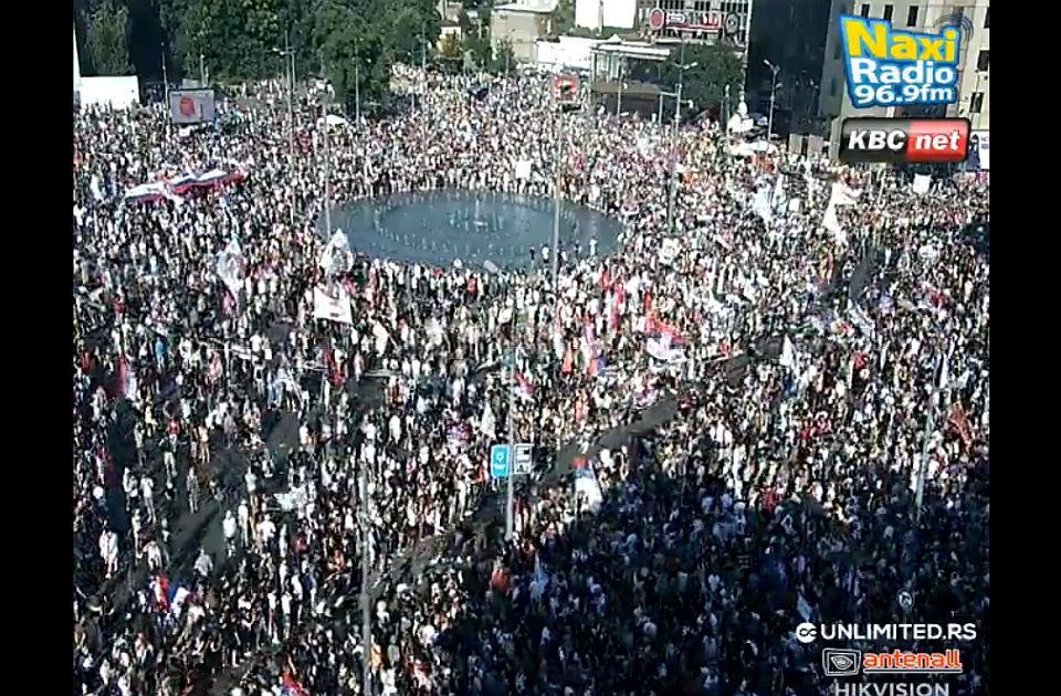 UŽIVO BLOG Vidovdanski protest: Puni se Slavija, napadnuta devojka UŽIVO BLOG Vidovdanski protest: Puni se Slavija, napadnuta devojka