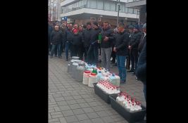 VIDEO Umesto da proliju: Farmeri u Kraljevu dele mleko građanima i u humanitarne svrhe