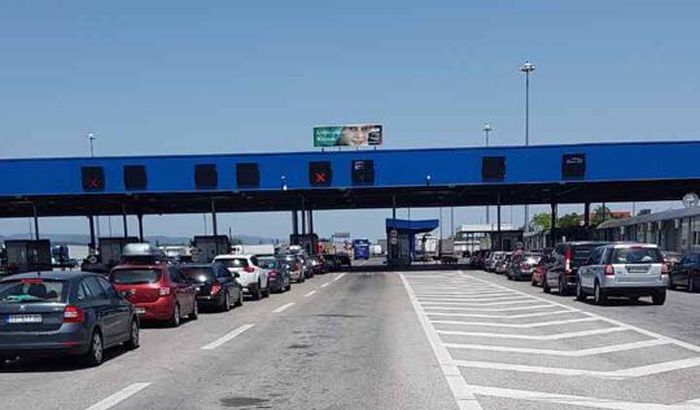Počele gužve na granici, na ulaz iz Hrvatske čeka se tri sata