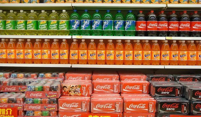 Grad u Kaliforniji zabranio prodaju slatkiša, grickalica i pića sa dodatim šećerom i puno soli